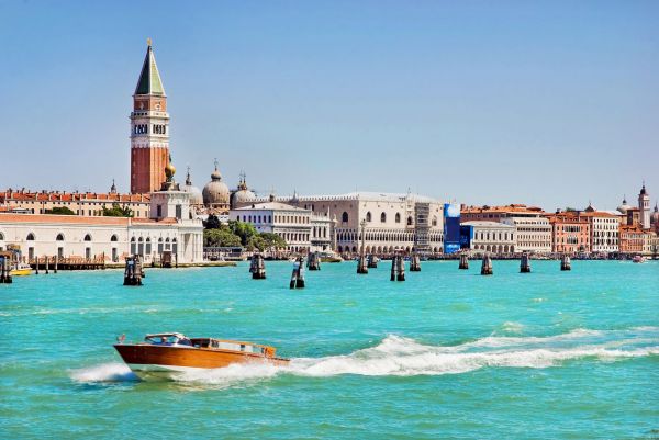 Blick-auf-Piazza-San-Marco