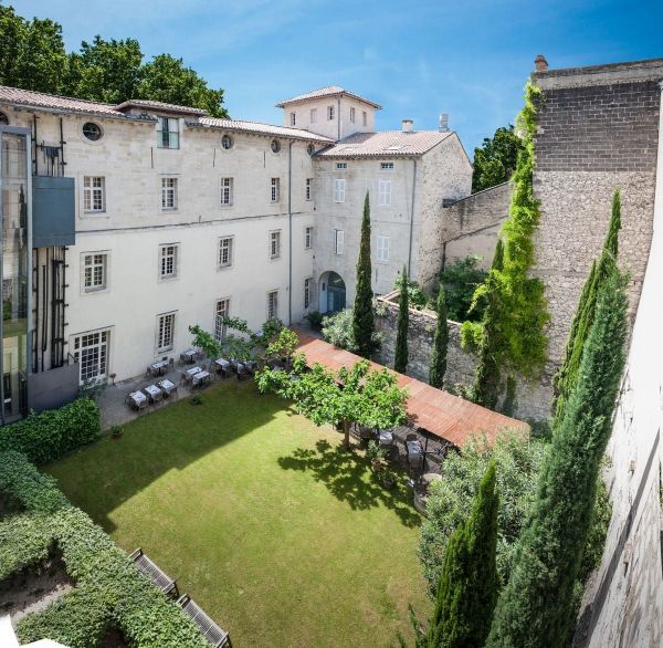 Avignon-Cloitre-Saint-Louis-Hotel-Garten