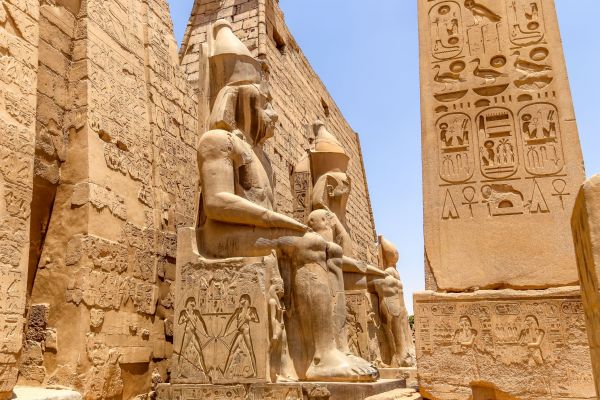 Luxor-Pharao-Rameses-II-Statue©shutterstock
