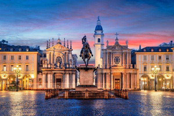 Piazza-San-Carlo©shutterstock