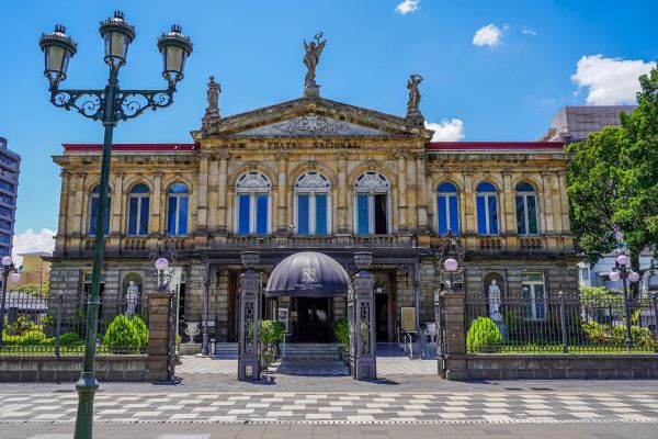 San-Jose-Nationaltheater©shutterstock