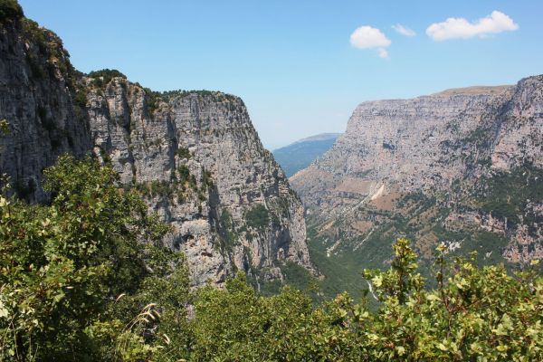 Vikos-Schlucht-Aussichtspunkt-Oxia©shutterstock