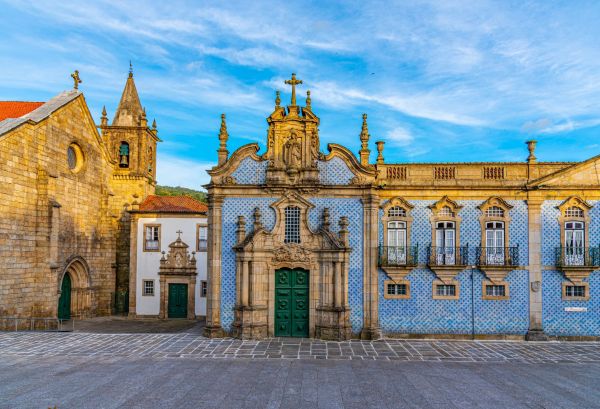 Guimarães-Igreja-de-São-Francisco©shutterstock