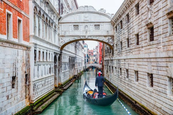 Venedig-Kanal©shutterstock