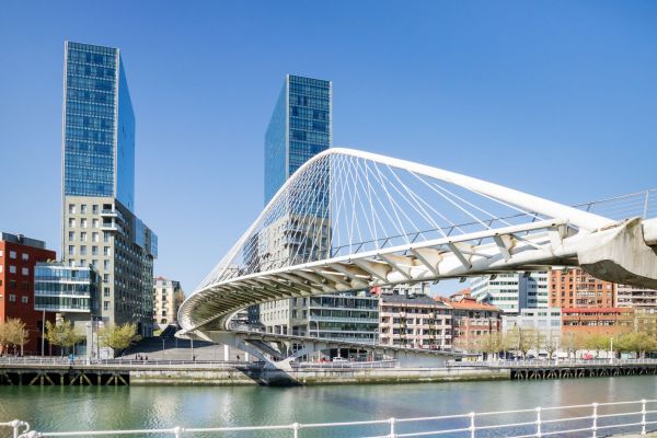Bilbao-ZubizuriBrücke@shutterstock