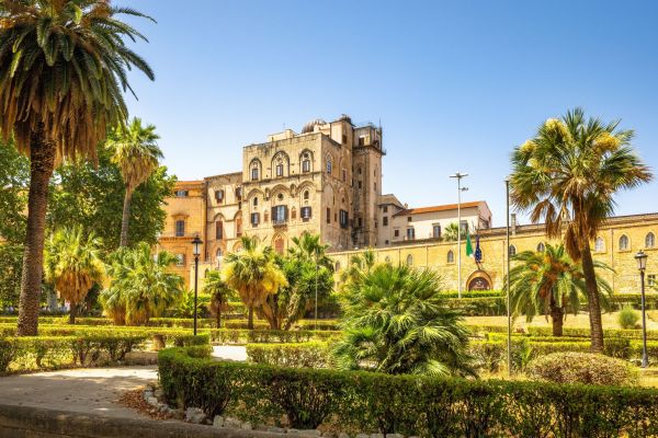 Palermo_Palazzo_dei_Normanni©shutterstock
