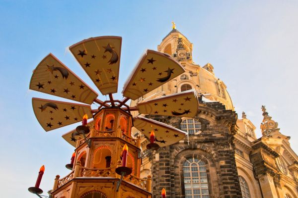 Pyramide_Striezelmarkt_Dresden©shutterstock