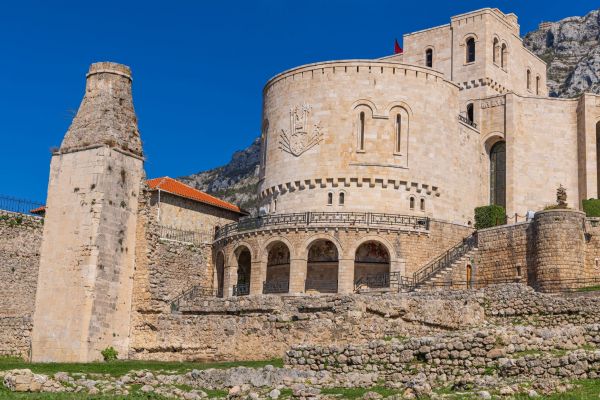 Kruja-Burg©shutterstock