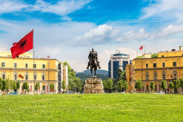 Tirana-Skanderberg-Platz©shutterstock