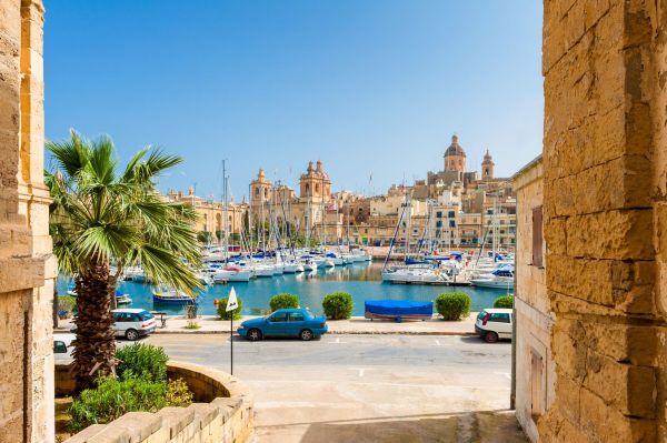 Street_and_Marina_in_Senglea