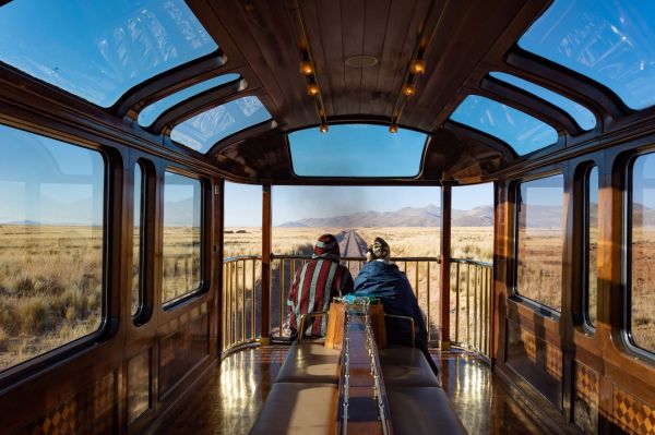 Peru_Titicaca_Train_©shutterstock